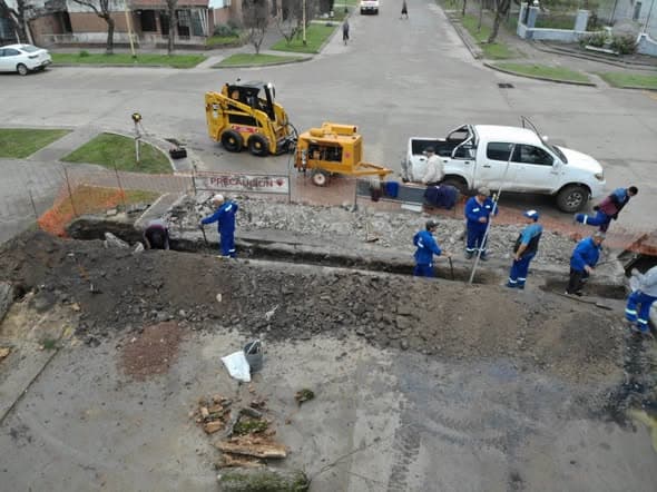 La Municipalidad de Vera avanza con una intervención para optimizar el escurrimiento de la zona de Plaza Independencia